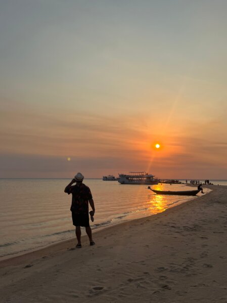 Rede entre árvores no jardim da Villa Éden