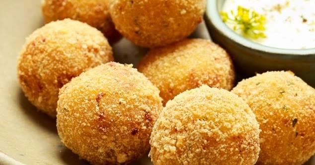 Tartar de pirarucu com cítricos e crocante de mandioca